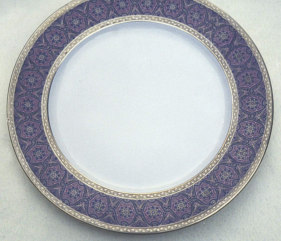 GUE334 Dinner Plate by WM Guerin-1