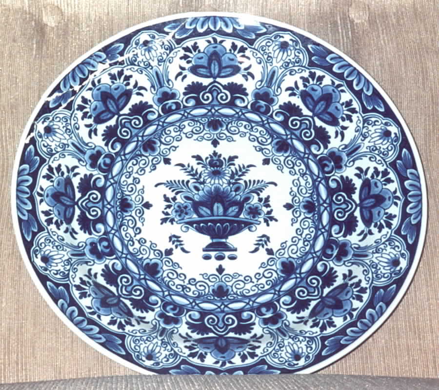 GUL1 Chop Plate (Round Platter) by Guelders Delft-1
