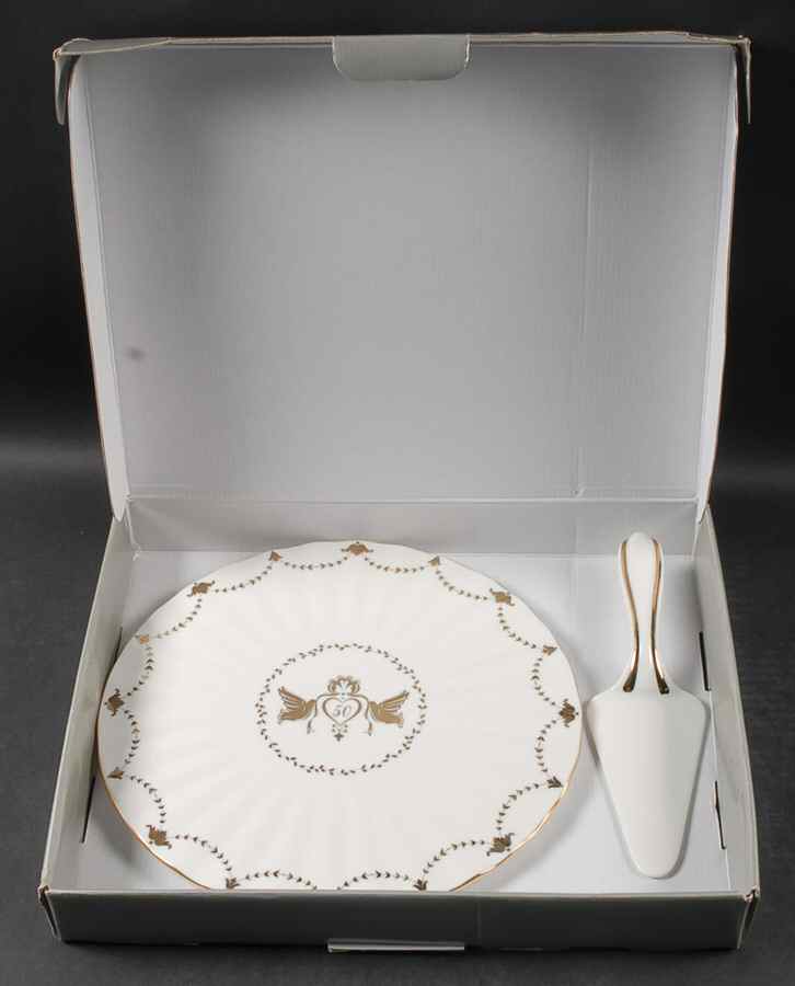 Grand Manor Gold Cake Plate and Server (Boxed Set) by Gorham-1