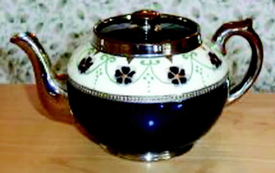 0805 Teapot & Lid by Gibson & Sons-1
