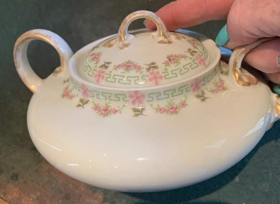 GUE372 Sugar Bowl & Lid by WM Guerin-1