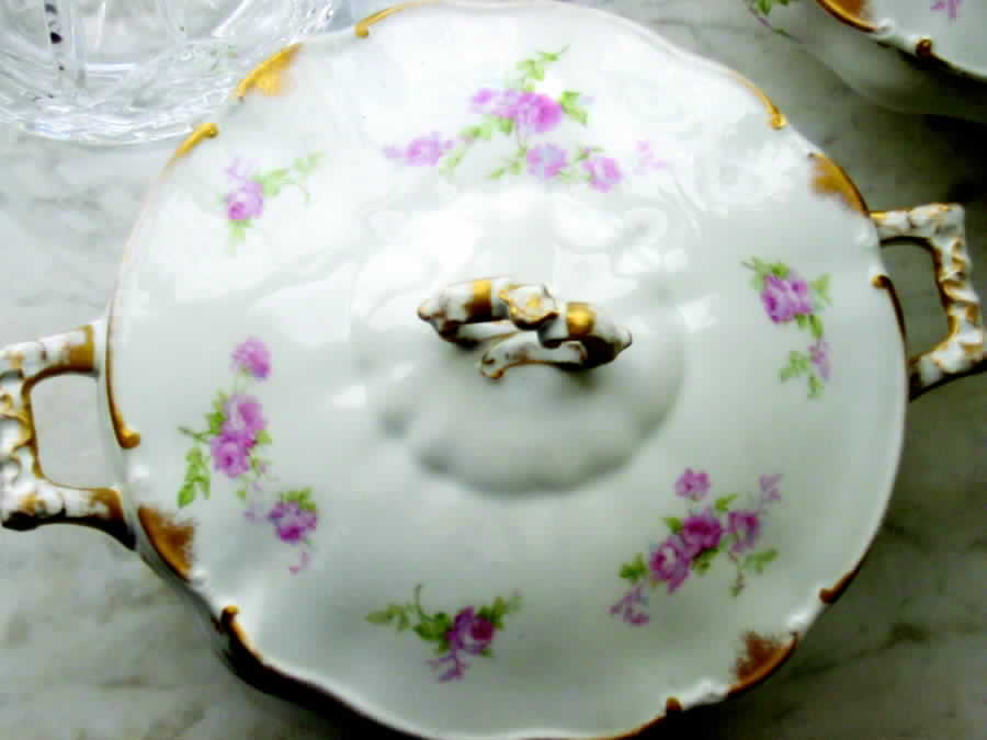 GUE391 Round Covered Vegetable by WM Guerin-1