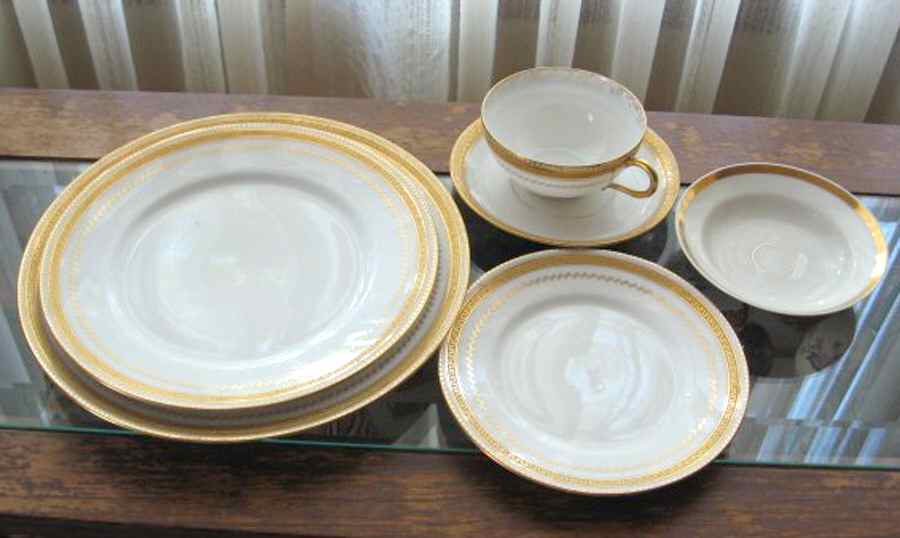 GUE394 Dinner Plate by WM Guerin-1