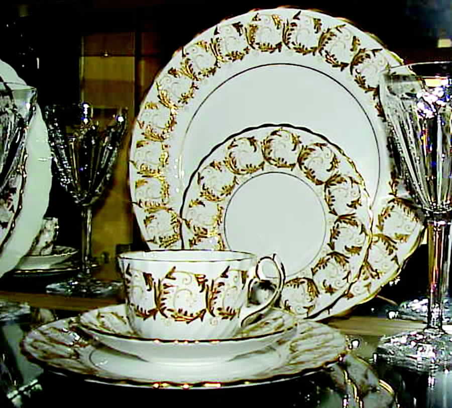 Scroll Dinner Plate by Gladstone-1