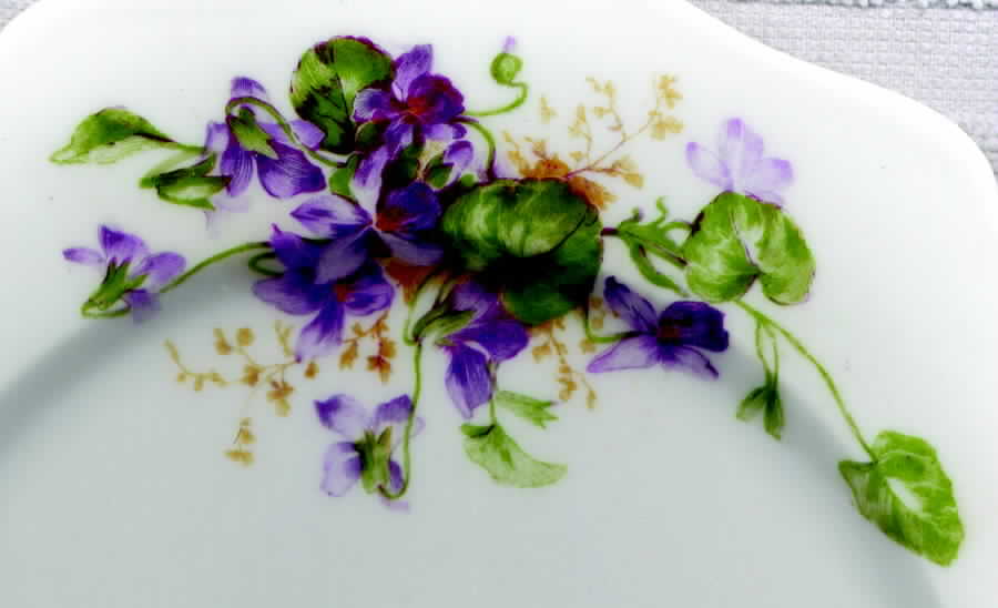 GUE403 Dinner Plate by WM Guerin-1