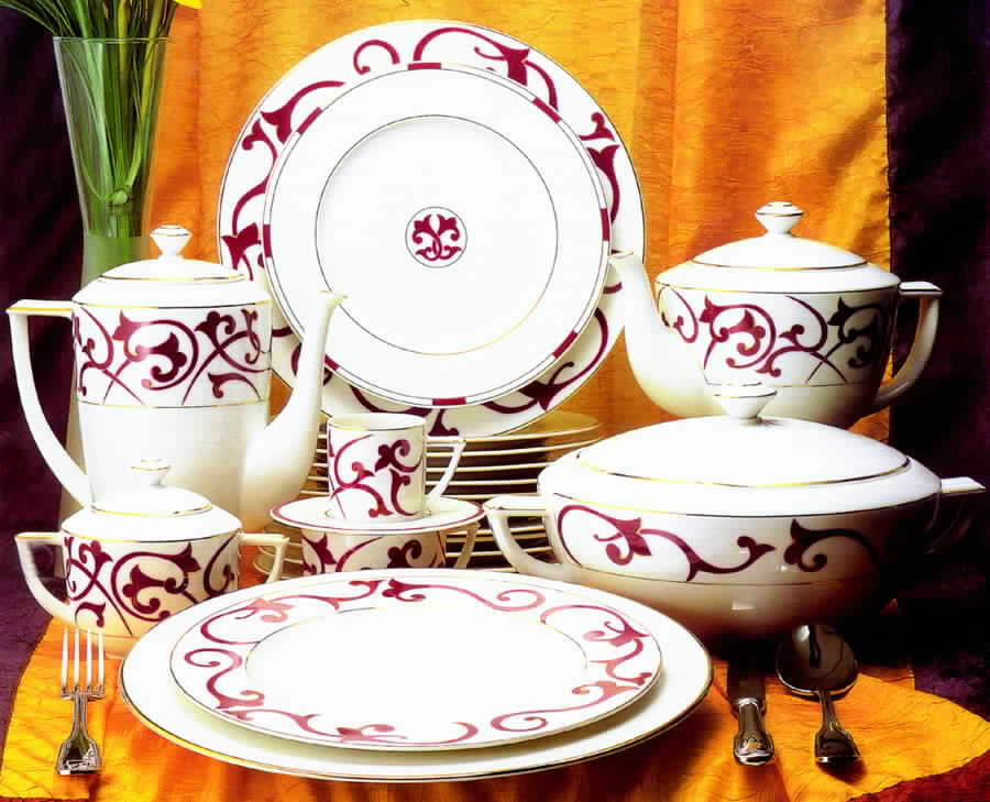 Odessa Carmin Dinner Plate by Guy Degrenne-1