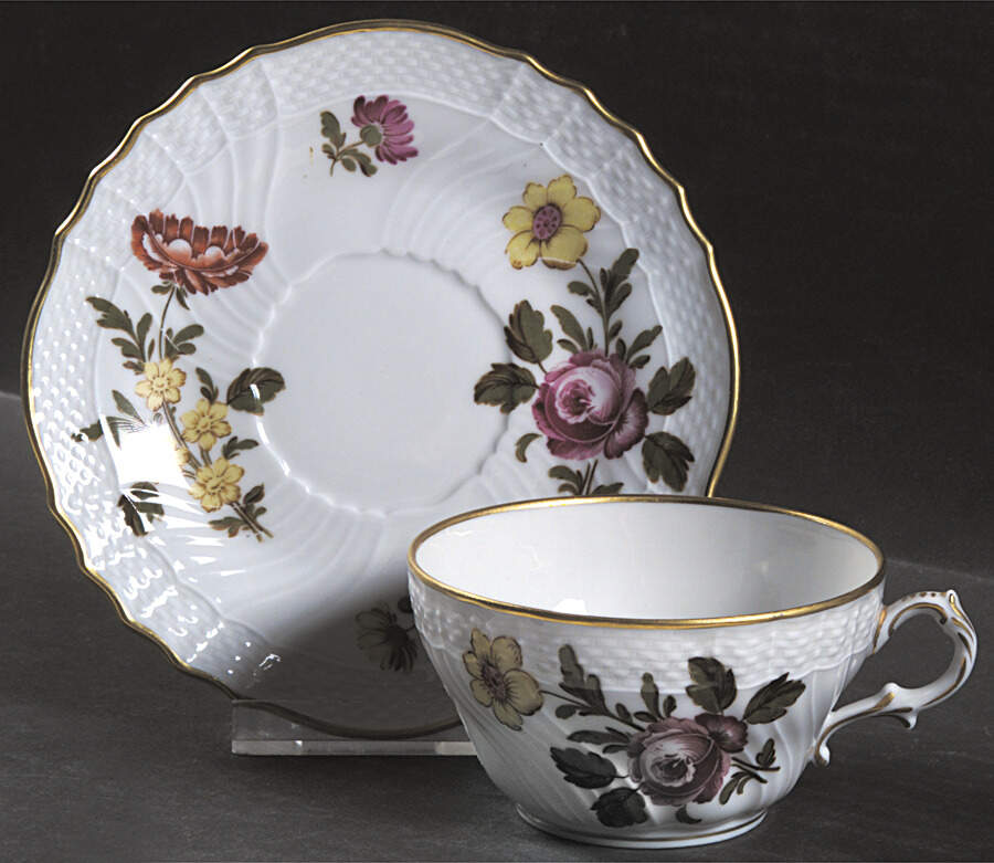 Fleurs Par Donnibarozopi Flat Cup & Saucer Set by Ginori 1735-1