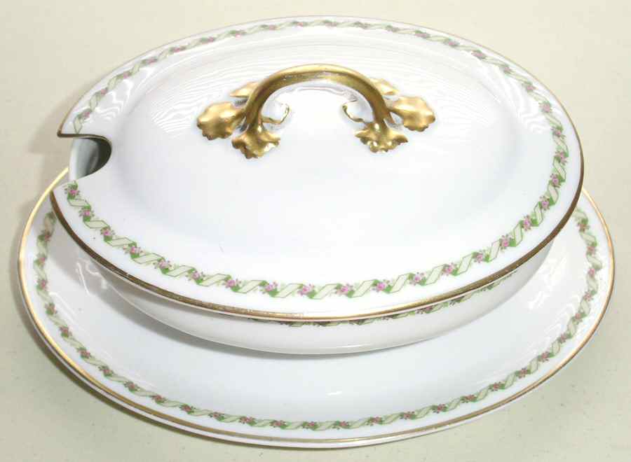 Gue454 Gravy Boat w/Attached Underplate & Lid by WM Guerin-1