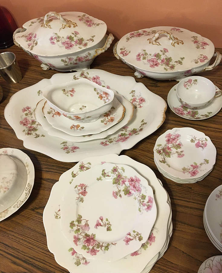 GUE463 Dinner Plate by WM Guerin-1