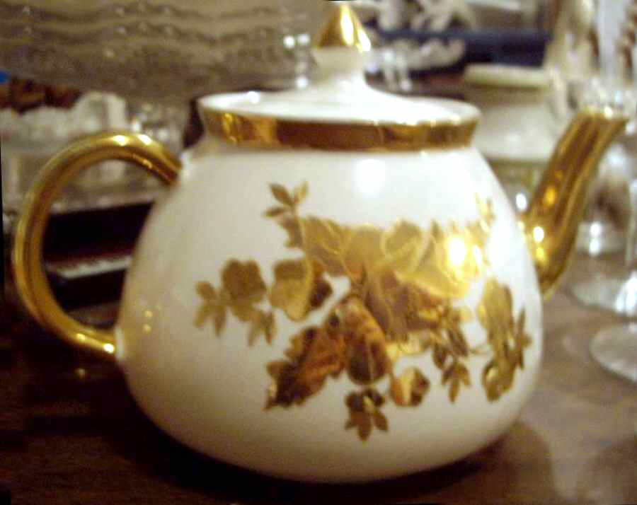 Eden White Teapot & Lid by Gibson & Sons-1