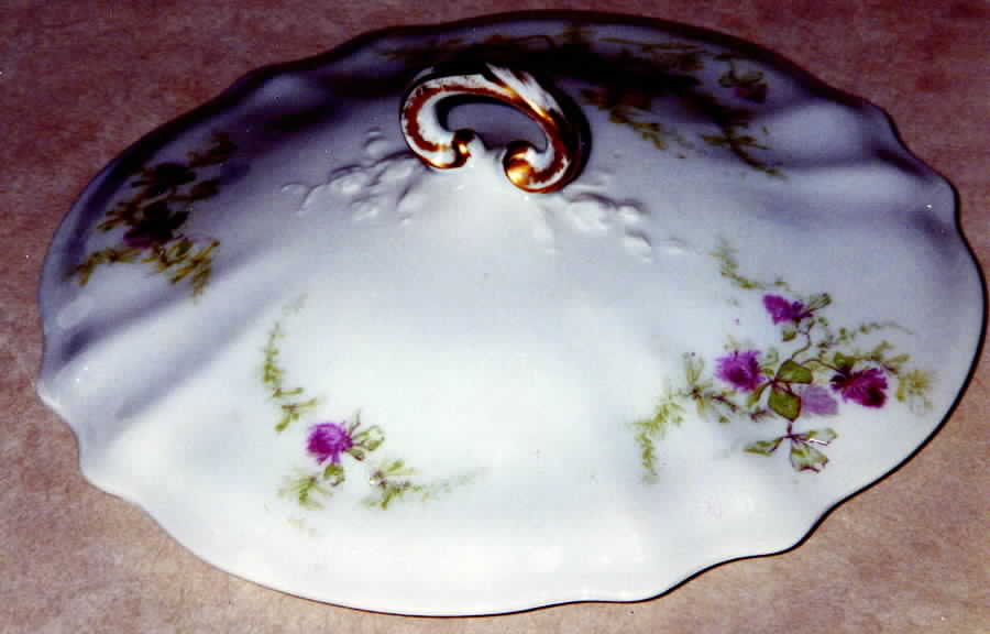 GUE479 Lid for Round Vegetable by WM Guerin-1