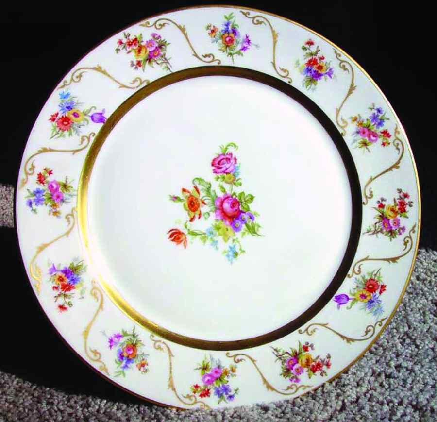 GUE481 Dinner Plate by WM Guerin-1