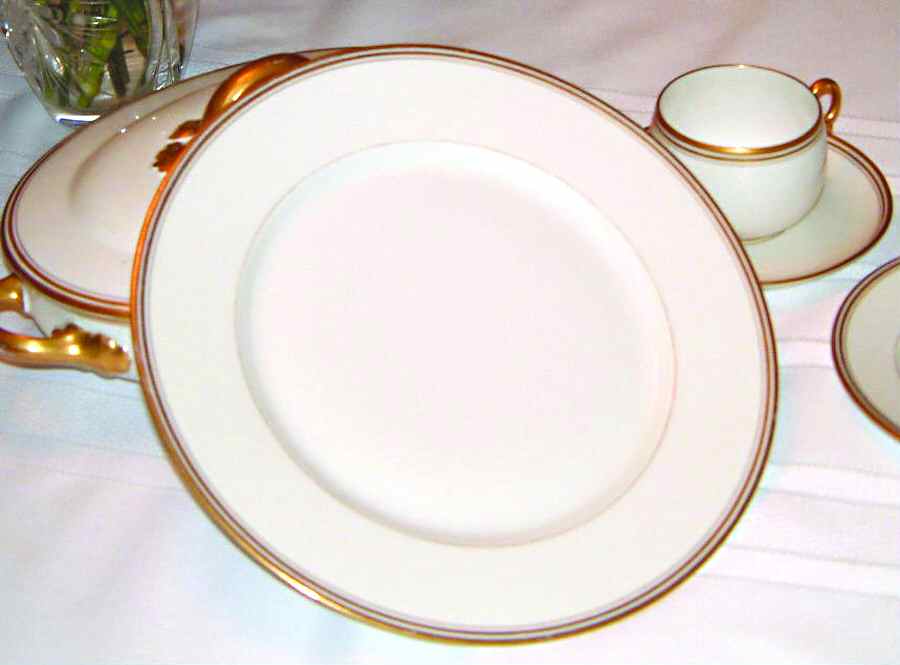 GUE489 Dinner Plate by WM Guerin-1