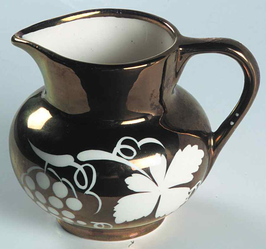 A8872 Creamer by Grays Pottery-1