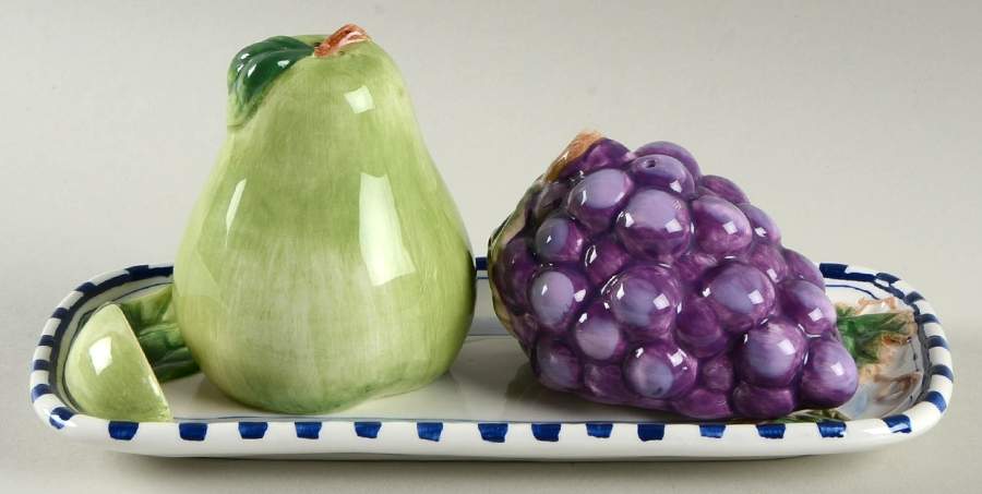 GAN10 Figural Salt and Pepper Tray Set by Ganz-1