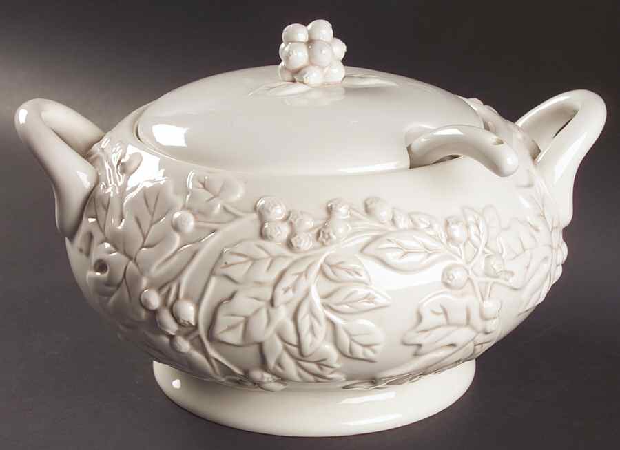 Grand Leaf II Tureen & Lid w/Ladle by Gibson Designs-1