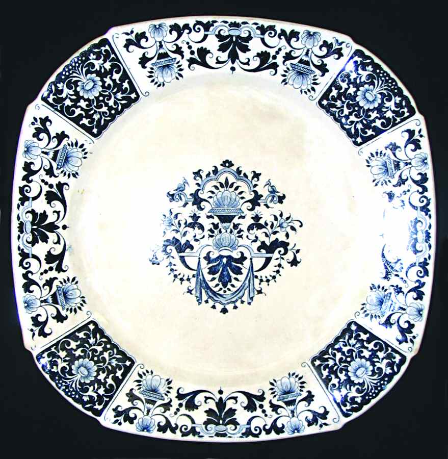 GIE18 Dinner Plate by Faiencerie De Gien-1
