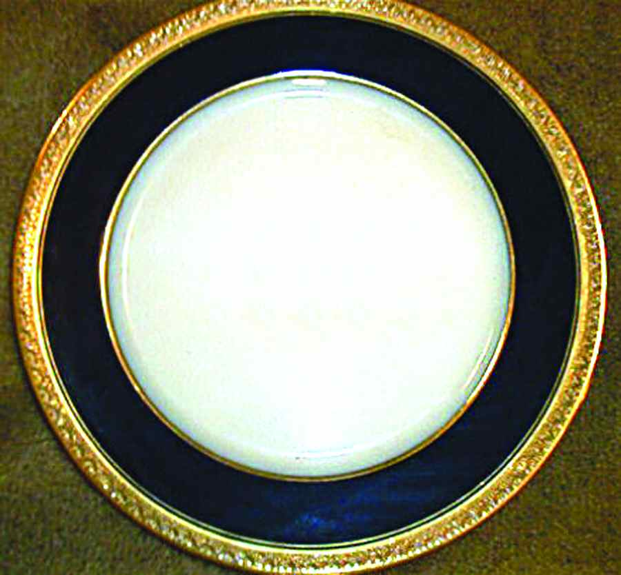 GUE499 Dinner Plate by WM Guerin-1