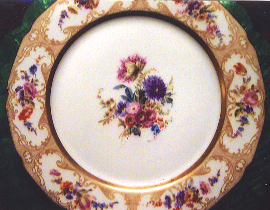 GUE512 Dinner Plate by WM Guerin-1