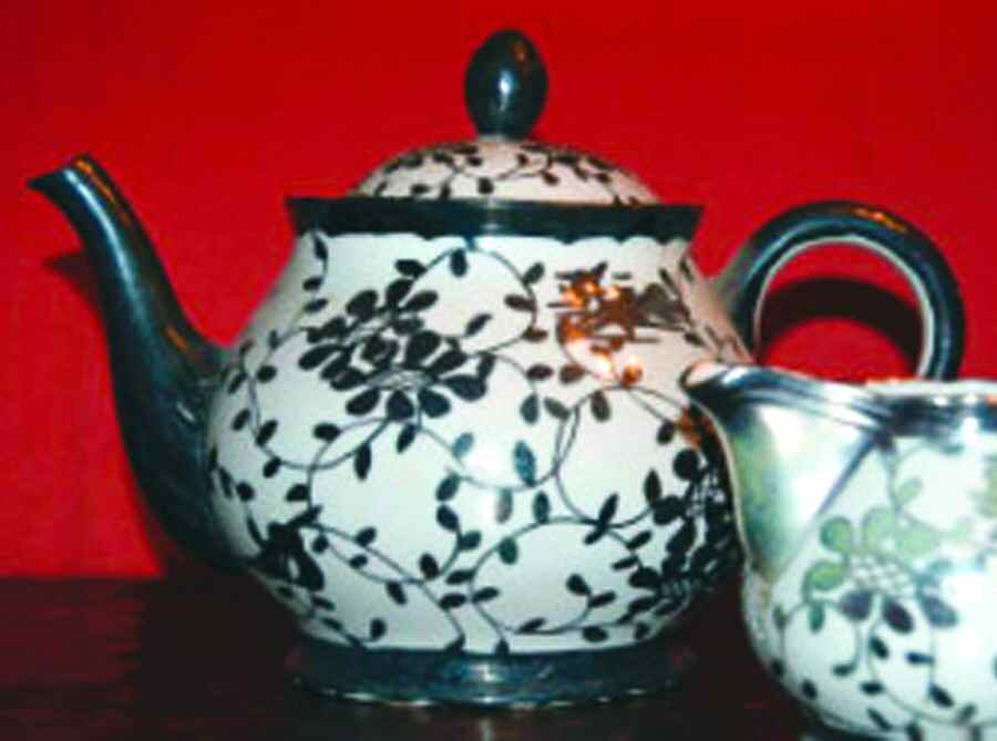11219 Teapot & Lid by Ginori 1735-1