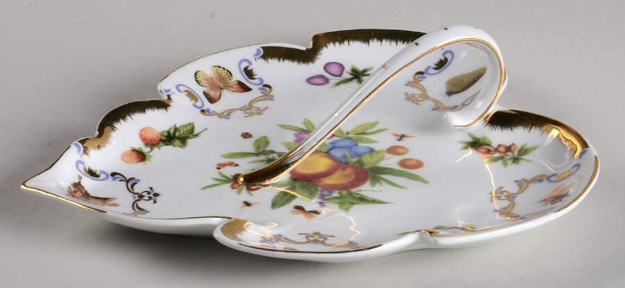 Yorkshire 7" Handled Leaf Dish by Godinger-1