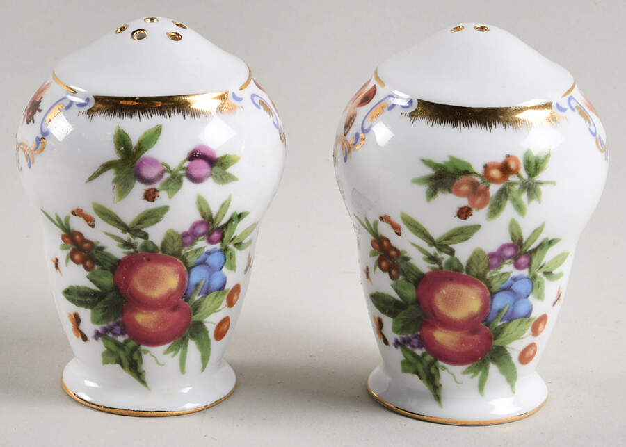Yorkshire Salt & Pepper Set by Godinger-1
