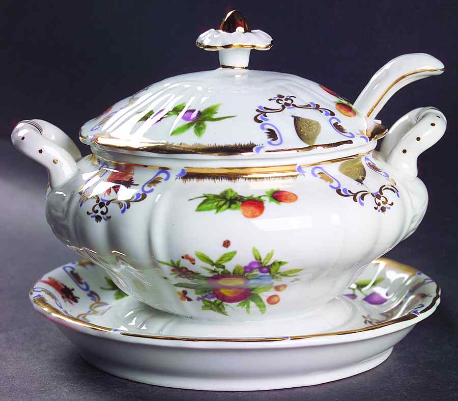 Yorkshire Sauce Boat W/Attached Underplate,Lid & Ladle by Godinger-1