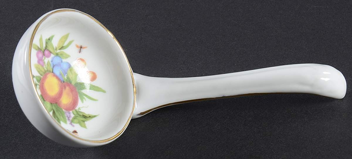 Yorkshire Solid Piece Sauce Ladle by Godinger-1