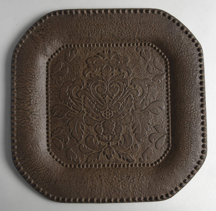 Versailles Metal Service Plate (Charger) by GG Collection-1