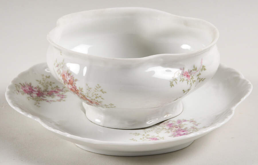GUE601 Sauce Boat & Lid with Underplate by WM Guerin-1