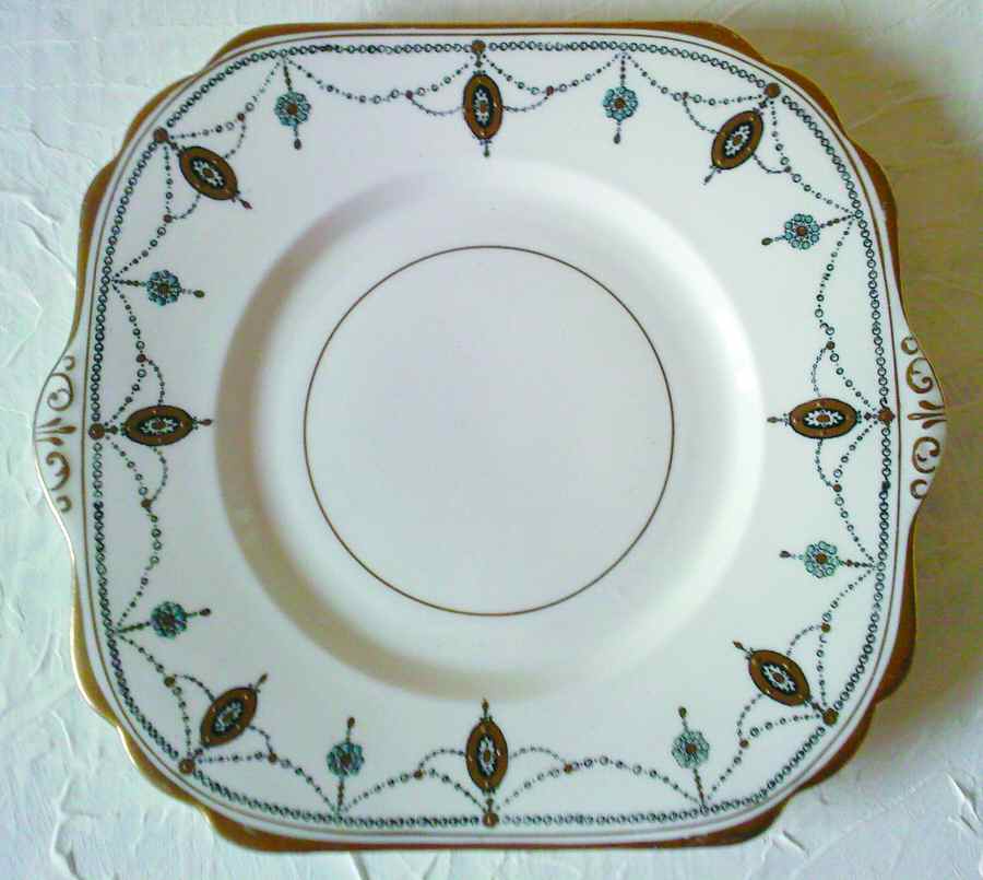 GLD45 Handled Cake Plate by Gladstone-1
