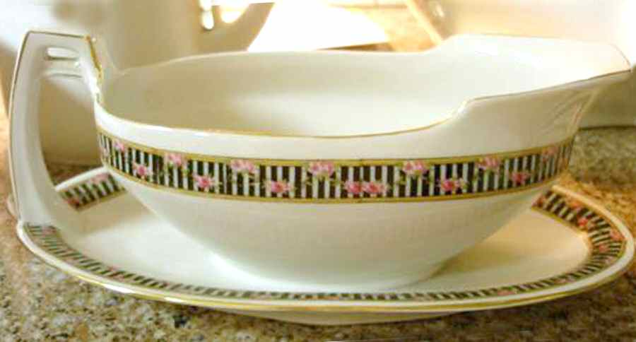 2152 Gravy Boat with Attached Underplate by Seltmann-1