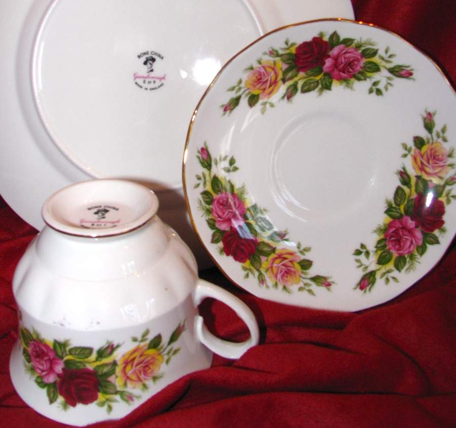 GAU7 Footed Cup & Saucer Set by Gainsborough-1