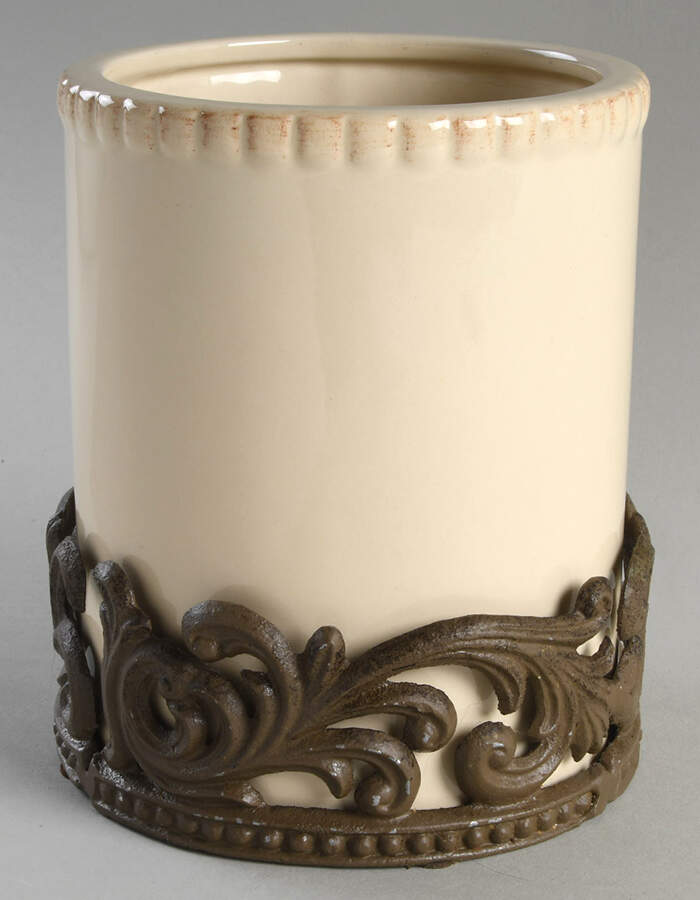 Cream Utensil Holder and Metal Stand by GG Collection-1