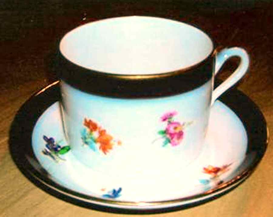 GIN245 Flat Cup & Saucer Set by Ginori 1735-1