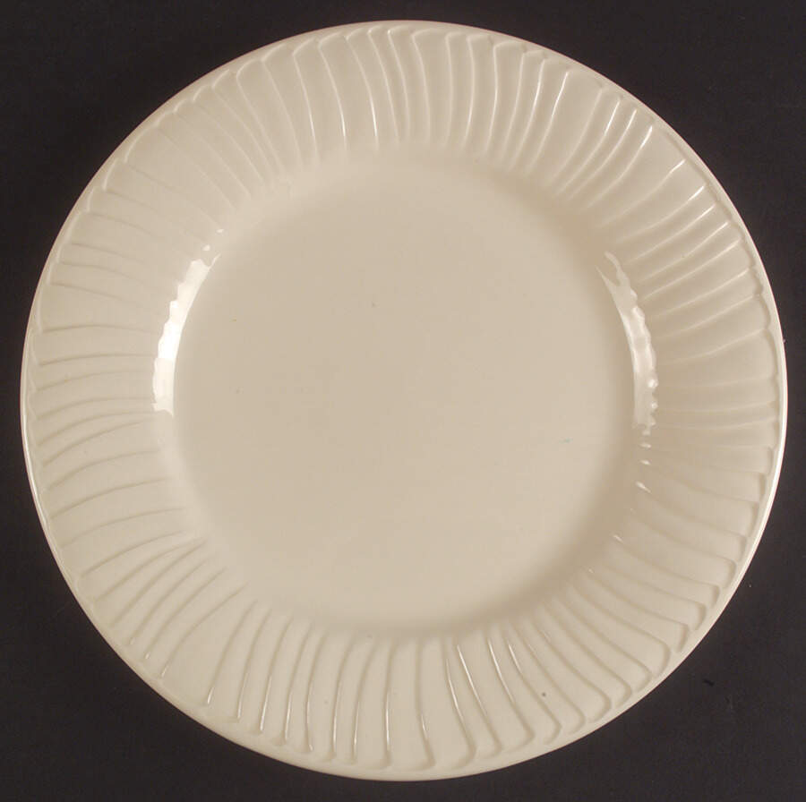 Plisse Dinner Plate by Faiencerie De Gien-1