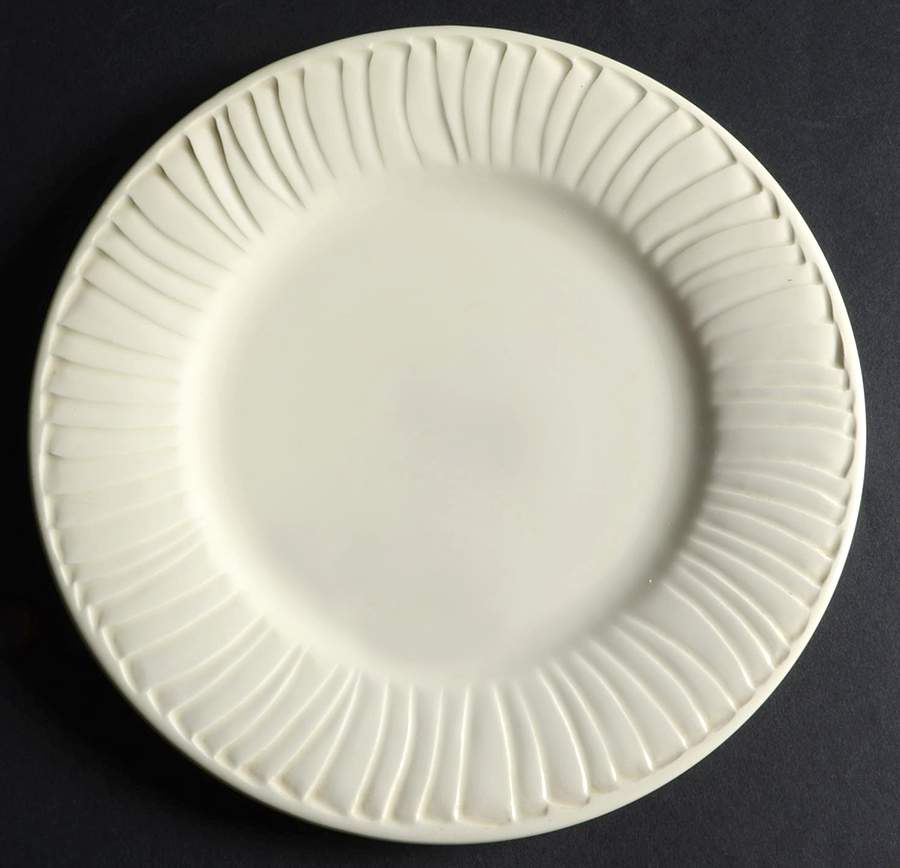 Plisse Luncheon Plate by Faiencerie De Gien-1