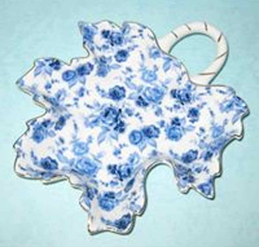 Chintz Alicia 9" Leaf Dish by Godinger-1