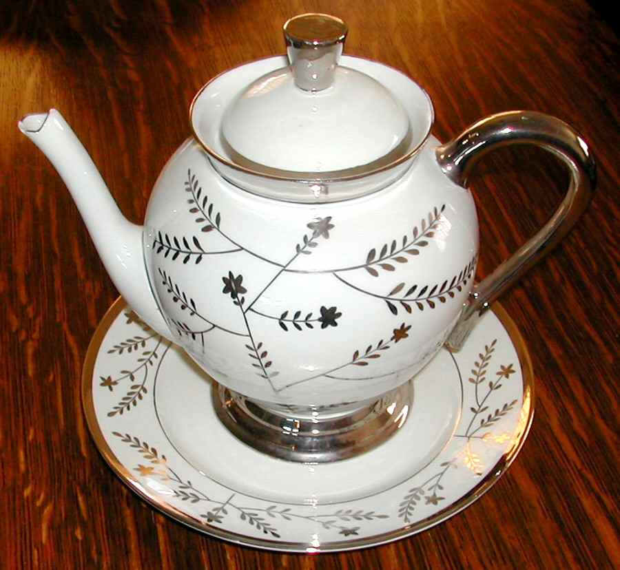 11310 Teapot & Lid by Ginori 1735-1