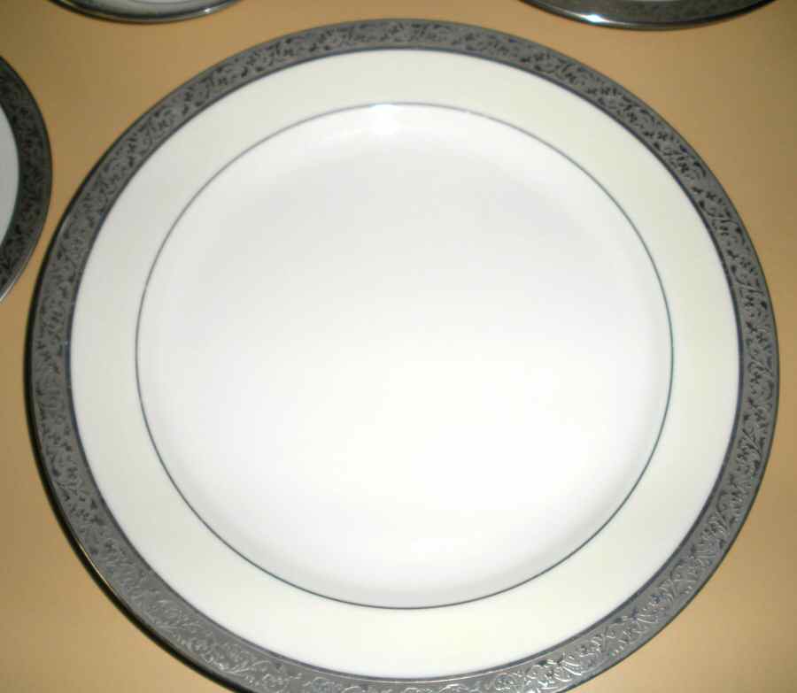 GUE633 Dinner Plate by WM Guerin-1