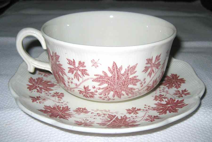 Vinranka Red Flat Cup & Saucer Set by Gefle-1