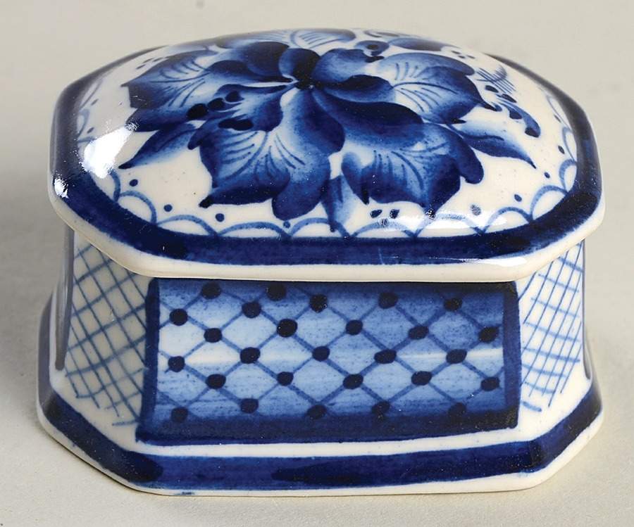 GZC1 Trinket Box with Lid by Gzhel China-1