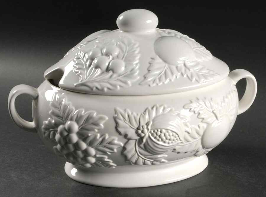 Gracious Gathering Tureen &  Lid by Gibson Designs-1