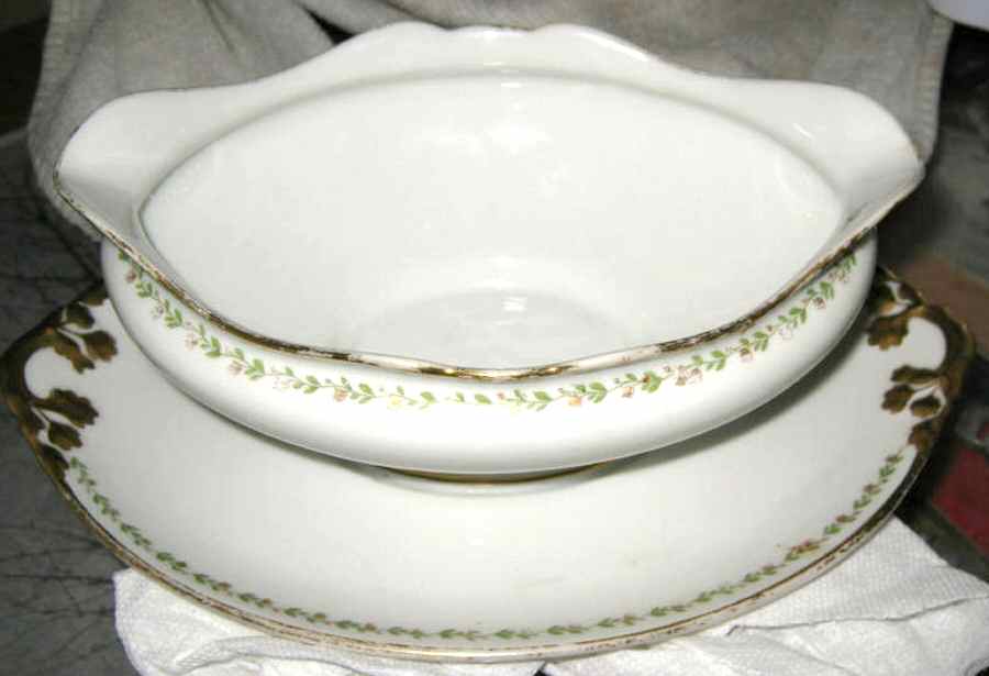 GUE639 Gravy Boat with Attached Underplate by WM Guerin-1