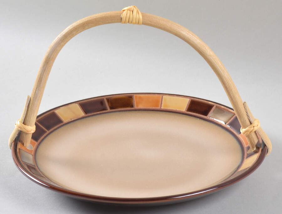Casa Estebana 5 3/8"-5 5/8" Bamboo Handled Serving Plate  HC by Gibson Designs-1