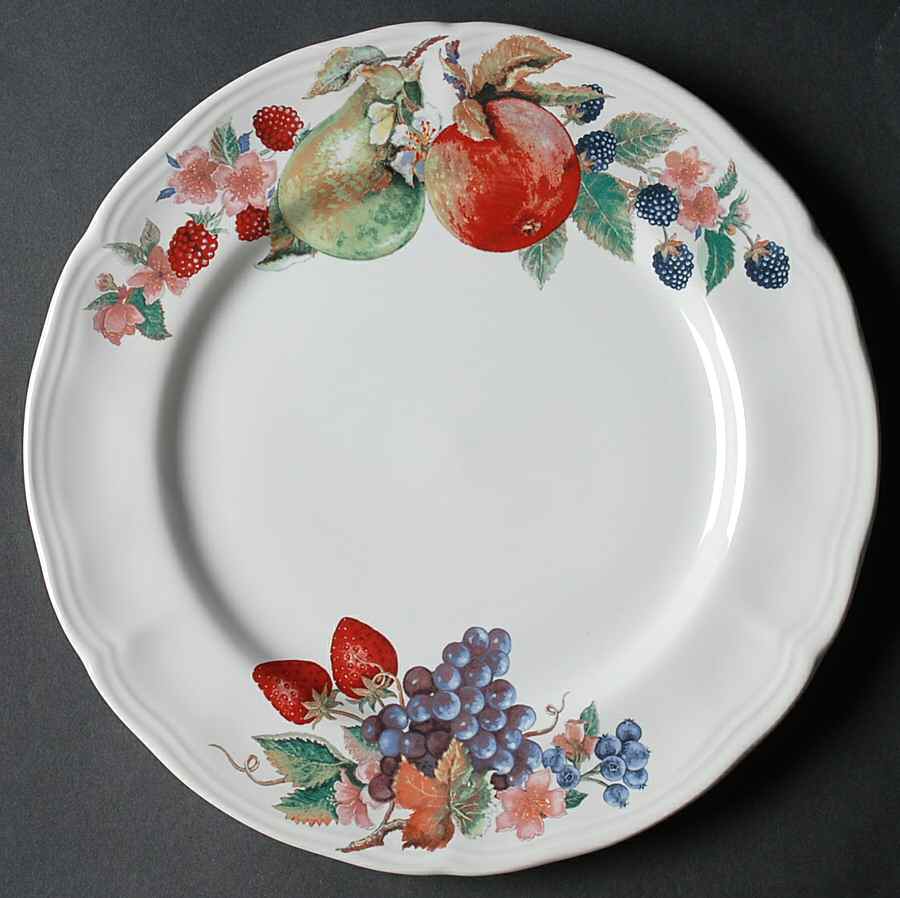 Berry Arbor Dinner Plate by Gorham-1