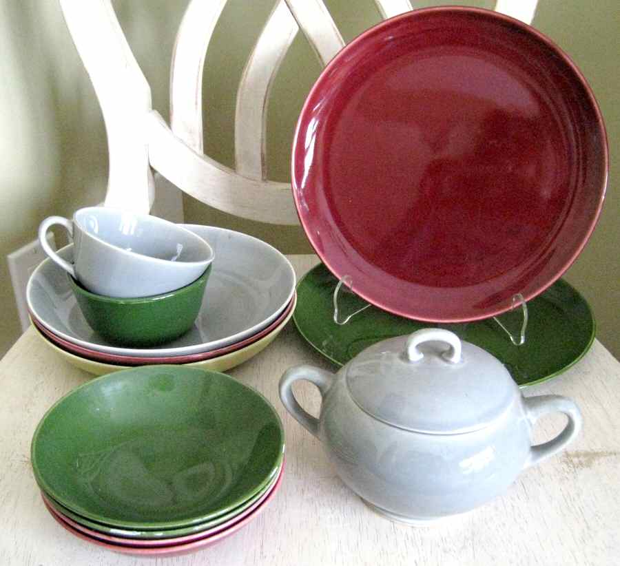 GEO507 Maroon Dinner Plate by WS George-1
