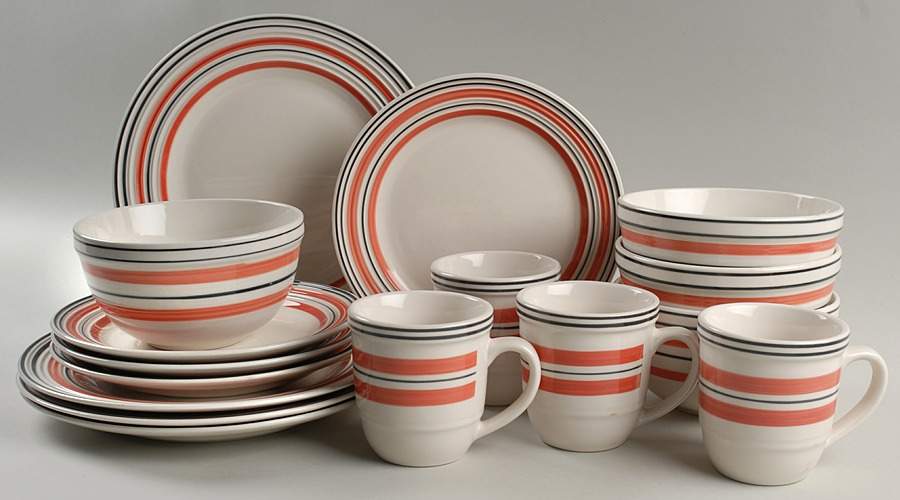 Northport Red 16 Piece Set by Gibson Designs-1