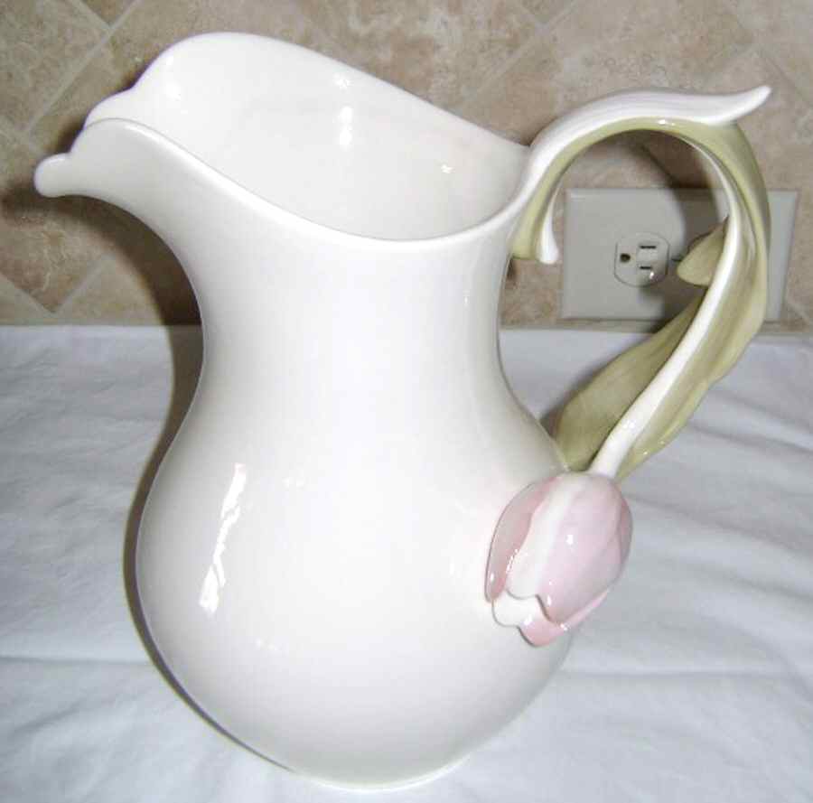 GOE17 Pitcher by Goebel-1
