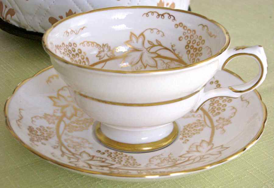 Vintage Footed Cup & Saucer Set by Grosvenor-1